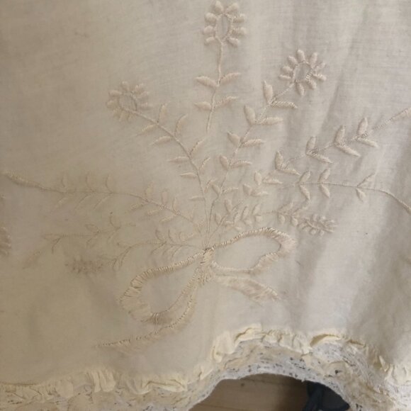 Never worn Tara Jarmon skirt and top beige lace and embroidery size 8-10 US - Picture 5 of 5